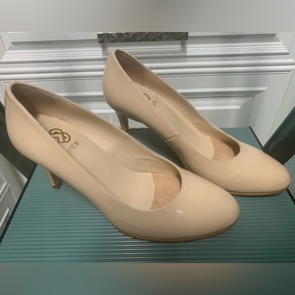 Ukies Size 6.5 High Heel Pumps - Picture 7 of 7